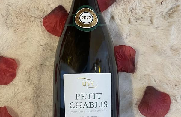 Bouteille de vin blanc "Petit Chablis"