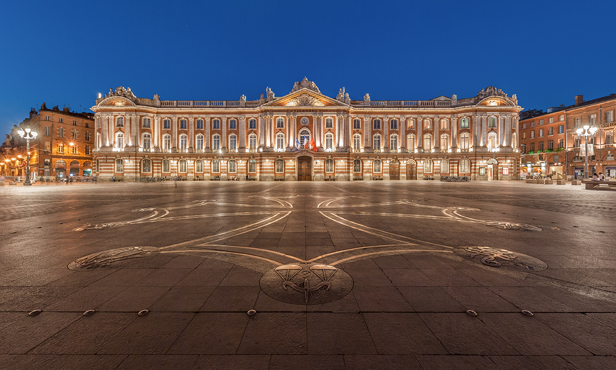La place du Capitole, une balade incontournable au cœur de Toulouse